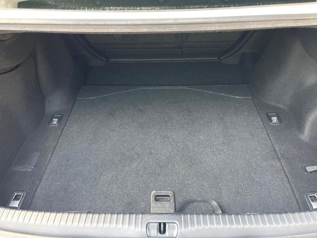 ���i�̂���������ʋ΁A���}���ɏ\���ȉ׎��X�y�[�X���m�ۂ��Ă���܂��B