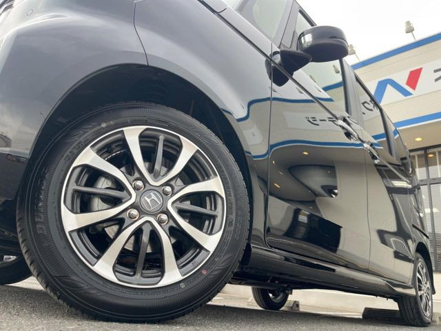 �y����14�C���`�A���~�z�C�[���z�O�ςɃ}�b�`���������A���~�z�C�[���𑕒����Ă���܂��B�e��ЊO�A���~�z�C�[����A�X�^�b�h���X�^�C�����戵�����Ă���܂��B���񂲑��k����������