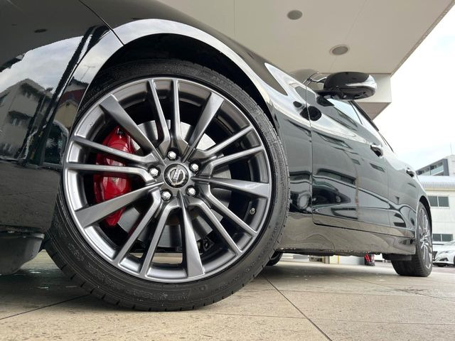 �y�O���[�h��p����18�C���`�A���~�z�C�[���z�f�U�C�����̍��������A���~�z�C�[���𑕒����Ă���܂��B�e��ЊO�A���~�z�C�[����A�X�^�b�h���X�^�C�����戵�����Ă���܂��B���񂲑��k����������