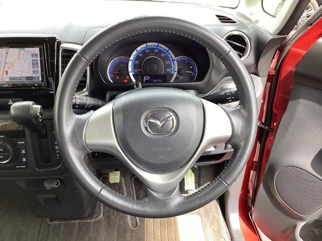 �y�����v�����X�e�A�����O�z�㎿�Ȋv���g�p���邱�ƂŁA��ɂ����������݂ƂĂ��^�]���₷���n���h���ł���