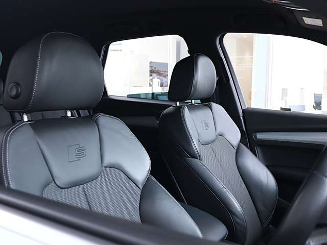 Q545 TFSI クワトロ スポーツ Sラインパッケージ 4WD