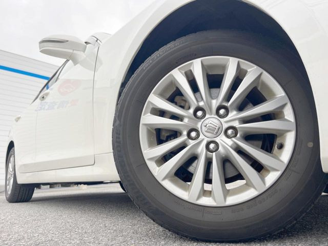 �y�����A���~�z�C�[���z�O�ςɃ}�b�`���������A���~�z�C�[���𑕒����Ă���܂��B�e��ЊO�A���~�z�C�[����A�X�^�b�h���X�^�C�����戵�����Ă���܂��B���񂲑��k����������