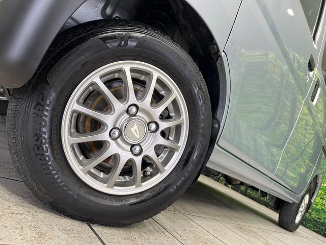 �y����12�C���`�A���~�z�C�[���z�O�ςɃ}�b�`���������A���~�z�C�[���𑕒����Ă���܂��B�e��ЊO�A���~�z�C�[����A�X�^�b�h���X�^�C�����戵�����Ă���܂��B���񂲑��k����������