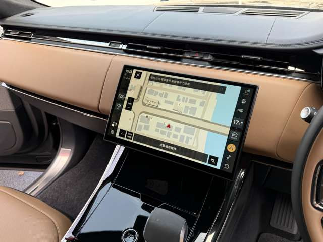 13�C���`�^�b�`�p�l���f�B�X�v���C(�ԗ��̐ݒ��G�A�R���̐ݒ���s���܂�)�E���C�����X�[�d(�u�������[�d)