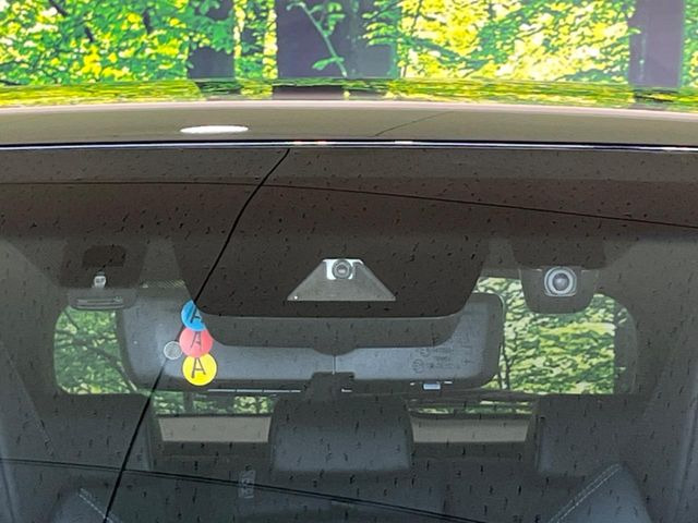 �y�g���^�Z�[�t�e�B�Z���X�z���s���ɑO���̎ԗ�����F�����A�Փ˂������Ȏ��͌x��ƃu���[�L�ŏՓˉ���Ɣ�Q�y�����A�V�X�g�B�����S�Ƀh���C�u�����y���݂��������܂��B