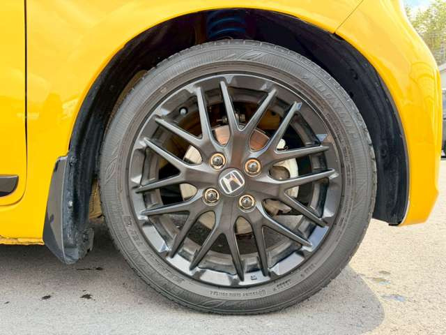 気になるお車がありましたら右の電話番号から直接お店にお問い合わせください。支払方法から車両情報、状態までなんでもご説明させて頂きます。スタッフ一同ご連絡お待ちしております。