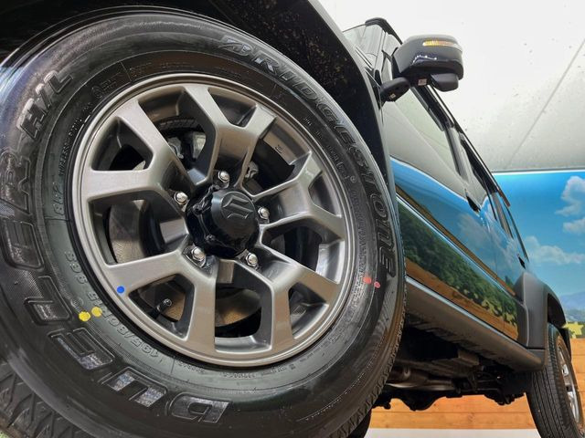 �y����15�C���`�A���~�z�C�[���z�O�ςɃ}�b�`���������A���~�z�C�[���𑕒����Ă���܂��B�e��ЊO�A���~�z�C�[����A�X�^�b�h���X�^�C�����戵�����Ă���܂��B���񂲑��k����������