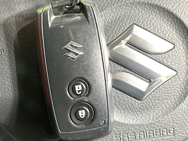 �y�L�[���X�X�^�[�g�V�X�e���z�J�o����|�P�b�g�ɓ��ꂽ�܂܂ł��h�A�̎{���E�������\�ȃX�}�[�g�L�[�𑕔��B�G���W���̃I���E�I�t�����J�M�����o���K�v����������Ƃ��Ă��֗��ł���