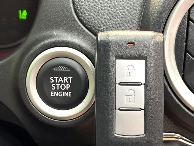 �y�I�y���[�V�����L�[�z�J�o����|�P�b�g�ɓ��ꂽ�܂܂ł��h�A�̎{���E�������\�ȃX�}�[�g�L�[�𑕔��B�G���W���̃I���E�I�t�����J�M�����o���K�v����������Ƃ��Ă��֗��ł���