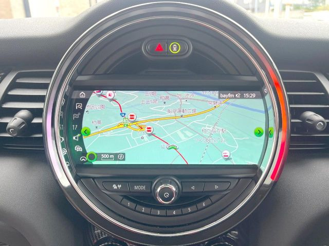 ��MINI�����i�r:��̊��̂���i�r�́A����������ԓ������o���Ă���܂��BBluetooth�Đ��ȂǃI�[�f�B�I�@�\���[�����Ă���܂��̂ŁA�^�]�����y���߂܂���