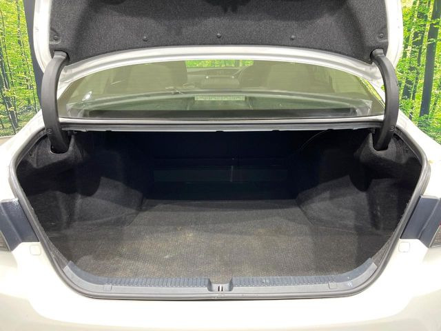 後席を格納すると、これだけの広さが!シーンに合わせたシートアレンジで、大きな荷物も積むことが出来ます♪