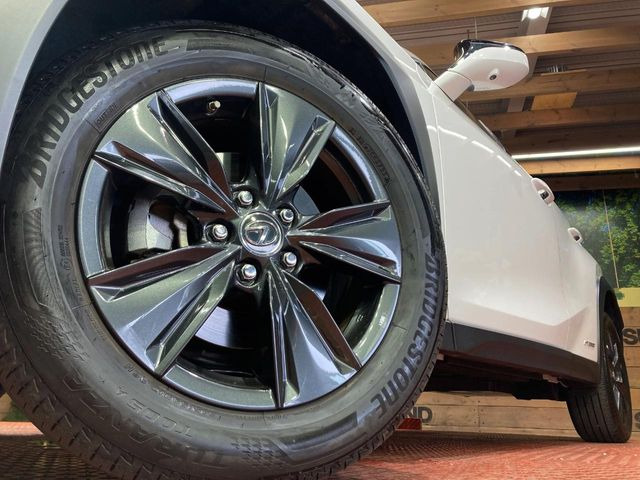 �y����17�C���`�A���~�z�C�[���z�O�ςɃ}�b�`���������A���~�z�C�[���𑕒����Ă���܂��B�e��ЊO�A���~�z�C�[����A�X�^�b�h���X�^�C�����戵�����Ă���܂��B���񂲑��k����������