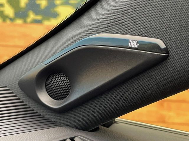 �yJBL�T�E���h�V�X�e���z���[�J�[�I�v�V�����̍��i�ʃT�E���h�V�X�e���𓋍ځB��p�̃`���[�j���O���{���ꂽ�召�l�X�ȃX�s�[�J�[����ǎ��ȃT�E���h���t�ł��A�Տꊴ���ӂ�鉹����Ԃ����o���܂��B