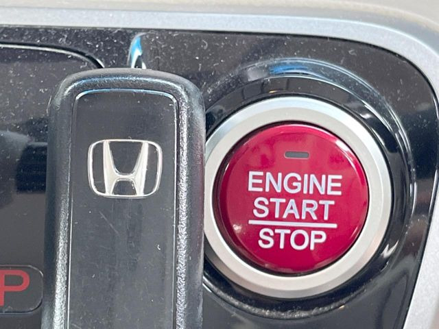 �yHonda�X�}�[�g�L�[�z�J�o����|�P�b�g�ɓ��ꂽ�܂܂ł��h�A�̎{���E�������\�ȃX�}�[�g�L�[�𑕔��B�G���W���̃I���E�I�t�����J�M�����o���K�v����������Ƃ��Ă��֗��ł���