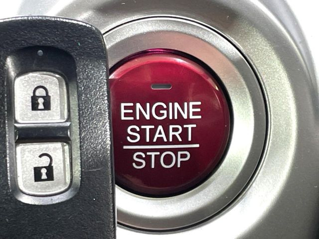 �yHonda�X�}�[�g�L�[�z�J�o����|�P�b�g�ɓ��ꂽ�܂܂ł��h�A�̎{���E�������\�ȃX�}�[�g�L�[�𑕔��B�G���W���̃I���E�I�t�����J�M�����o���K�v����������Ƃ��Ă��֗��ł���