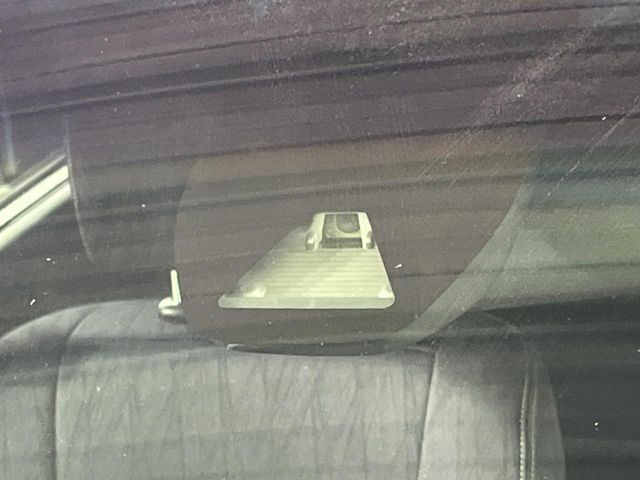 �y�z���_�Z���V���O�z���s���ɑO���̎ԗ�����F�����A�Փ˂������Ȏ��͌x��ƃu���[�L�ŏՓˉ���Ɣ�Q�y�����A�V�X�g�B�����S�Ƀh���C�u�����y���݂��������܂��B