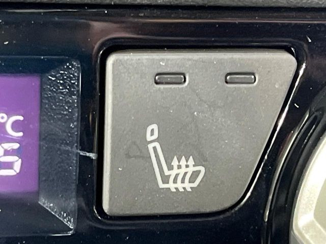 【シートヒーター】寒い日に重宝するシートヒーター!エアコンより早く温まってくれるので寒がりの人も安心ですね♪エアコンの温風は乾燥するから苦手、という方にもをおすすめです。