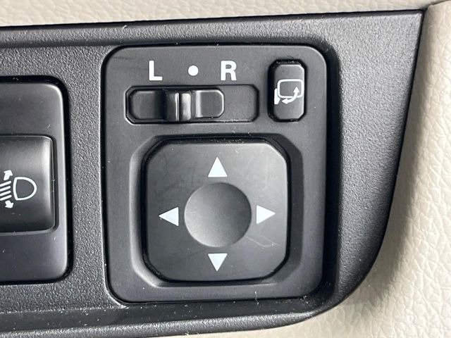 �y�d���i�[�~���[�z�T�C�h�~���[�͓d���i�[���ƂȂ��Ă���A�������ԏ�ł��L�Y�������X�N��}�����܂��B