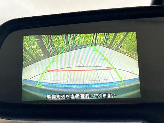 【バックカメラ】駐車時に後方がリアルタイム映像で確認できます。大型商業施設や立体駐車場での駐車時や、夜間のバック時に大活躍!運転スキルに関わらず、今や必須となった装備のひとつです!