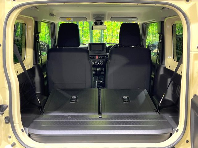普段のお買い物や通勤、送迎等に十分な荷室スペースを確保しております。セカンドシートを倒すと、大きな荷物の積載も可能です♪