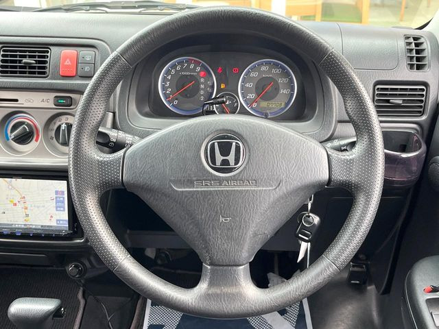 ステアリングも使用感が少なく、綺麗な状態となっております。