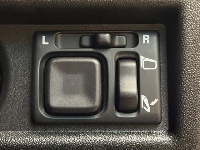 �y�d���i�[�~���[�z�T�C�h�~���[�͓d���i�[���ƂȂ��Ă���A�������ԏ�ł��L�Y�������X�N��}�����܂��B