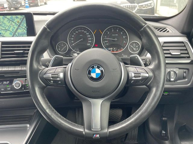 ���}���`�t�@���N�V�����X�e�A�����O:�n���h���̍��E�̃{�^���ŃI�[�f�B�I�̑I���≹�ʂ̒��߂��\�ł��B�n���h�����������������ł���̂ň��S�ł��ˁ�