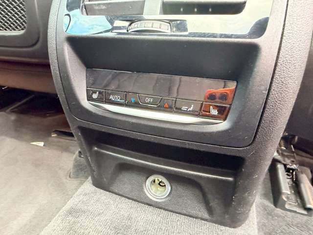 �C�ɂȂ邨�Ԃ�����܂�����E�̓d�b�ԍ����璼�ڂ��X�ɂ��₢���킹���������B�x�����@����ԗ����A��Ԃ܂łȂ�ł������������Ē����܂��B�X�^�b�t�ꓯ���A�����҂����Ă���܂��B