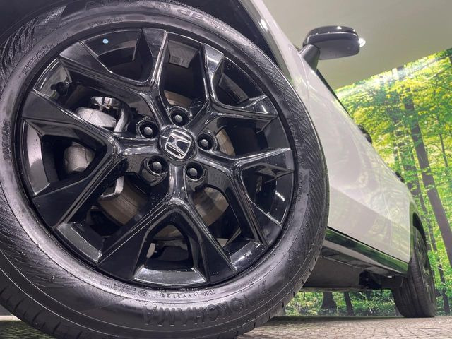 �y�O���[�h��p����18�C���`�A���~�z�C�[���z�f�U�C�����̍��������A���~�z�C�[���𑕒����Ă���܂��B�e��ЊO�A���~�z�C�[����A�X�^�b�h���X�^�C�����戵�����Ă���܂��B���񂲑��k����������