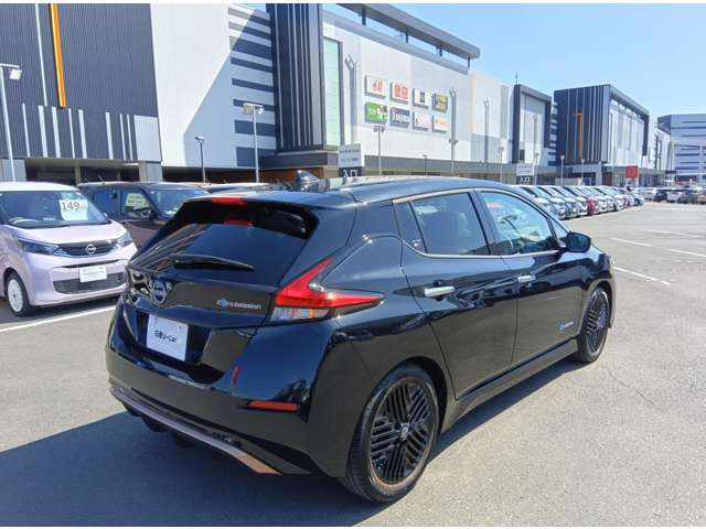 リーフX Vセレクション 90周年記念車