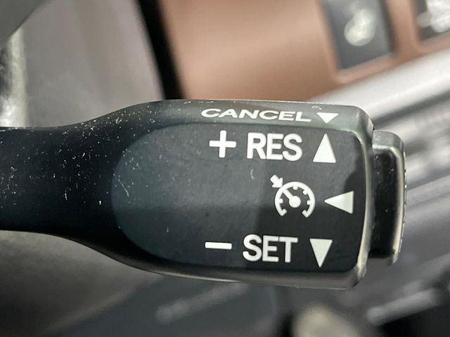 �y�N���[�Y�R���g���[���z�������H�����N���N���s�B�A�N�Z���𗣂��Ă���葬�x�ő��s���ł��A�������^�]���̕��S���y��!�����E�������ȒP�ȃX�C�b�`����Œ����ł��܂��B