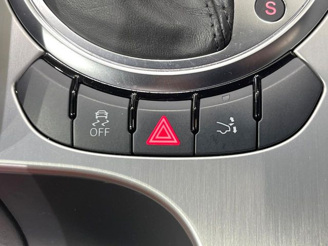 �y�d���i�[�ώ����A�E�B���O�z�A�E�f�BTT�Ȃ�ł͂̐������ꂽ�f�U�C���ɉ����A�ώ����A�E�B���O�𑕔������X�|�[�e�B�[�������͂̈��ł��B