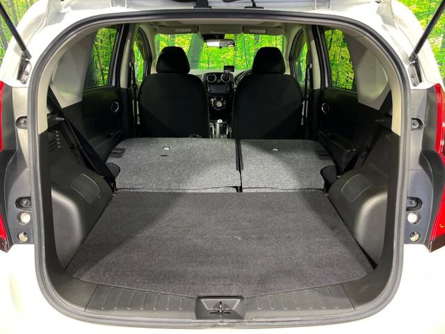 ���i�̂���������ʋ΁A���}���ɏ\���ȉ׎��X�y�[�X���m�ۂ��Ă���܂��B�Z�J���h�V�[�g��|���ƁA�傫�ȉו��̐ύڂ��\�ł���