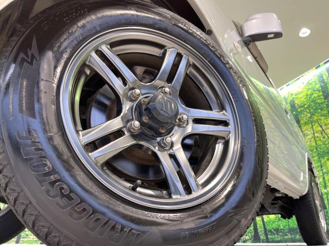 �y����16�C���`�A���~�z�C�[���z�O�ςɃ}�b�`���������A���~�z�C�[���𑕒����Ă���܂��B�e��ЊO�A���~�z�C�[����A�X�^�b�h���X�^�C�����戵�����Ă���܂��B���񂲑��k����������