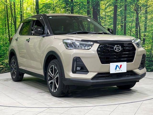 高透明度のガラス皮膜で撥水はもちろん、上質なツヤ・光沢を実現。紫外線や酸性雨から大切な愛車を保護し、色あせ・劣化を防止。「弾スプラッシュコート」、「弾プリミッサコート」からお選びいただけます。