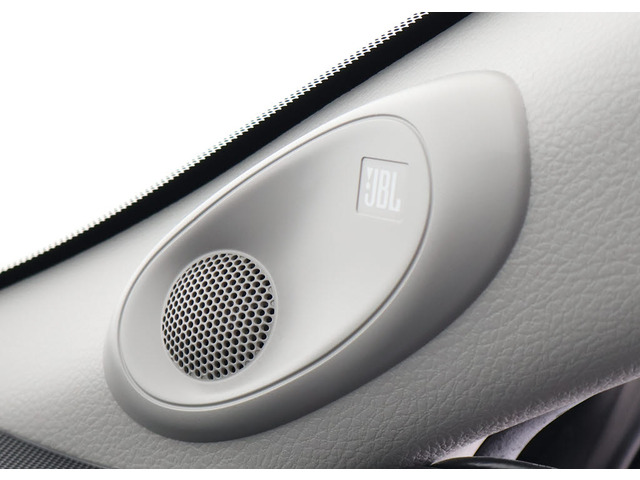 JBL�T�E���h�V�X�e��!�l�������ꂽ�X�s�[�J�[�ʒu!�K���X���ˉ��̉e�����ɗ͏��Ȃ����A���S�ȂŃX�e�[�W�̍L��������n��!���܂��܂ȉ��y���A�\��L���ɐ��������Ƒt�ł��܂�!