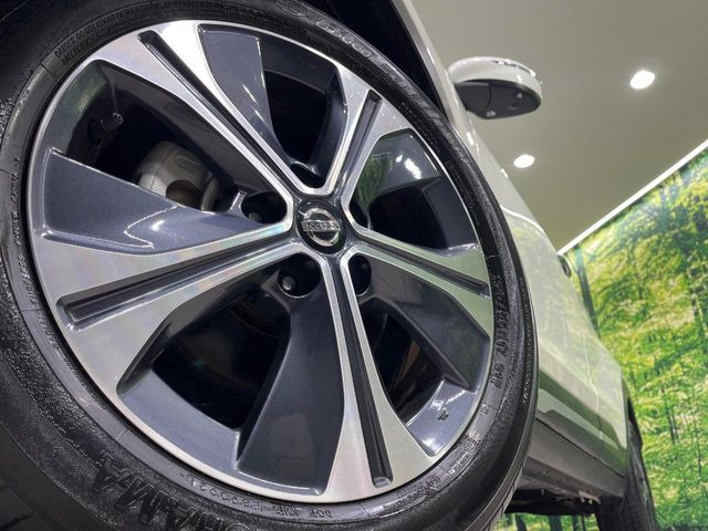 【純正17インチアルミホイール】外観にマッチした純正アルミホイールを装着しております。各種社外アルミホイールや、スタッドレスタイヤも取扱いしております。是非ご相談ください♪