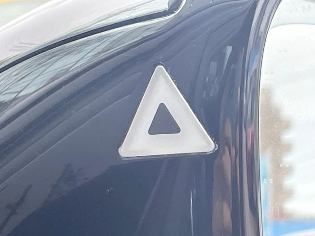 ���u���C���h�A�V�X�g�Z���T�[:���p����̎Ԃ����m���A�h���C�o�[���Ԑ��ύX���s���ۂɁA�x�����Ƌ��ɒ��ӂ𑣂��Ă������S�x���@�\�ł�!