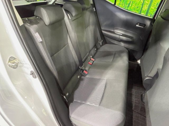 後部座席も気になるようなキズ・汚れやへたり等、大きなダメージはなく、良好な状態です。