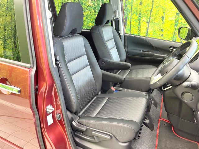 運転席シート廻りは使用感も少なく、良好な状態となっています。丁寧に使われていたことがよくわかりますね。