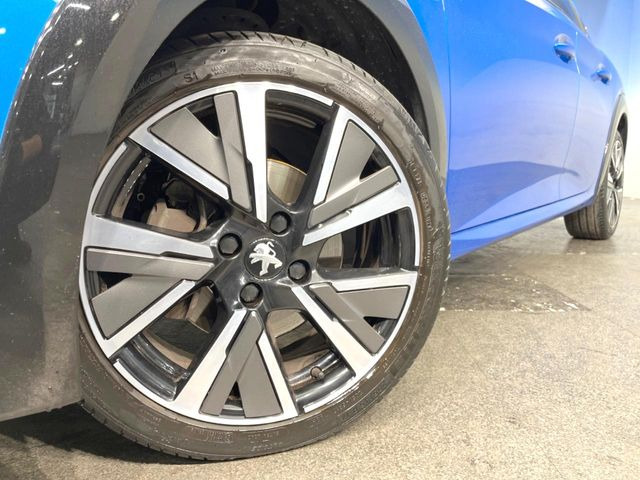 ●純正16インチアルミホイール:輸入車ならではの卓越した走りを支えるホイールと足回りです!日本車の走りに慣れている方にもぜひ体感して頂きたいほど、高いレベルでまとまっていま