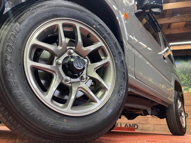 【グレード専用純正16インチアルミホイール】デザイン性の高い純正アルミホイールを装着しております。各種社外アルミホイールや、スタッドレスタイヤも取扱いしております。是非ご相談ください♪