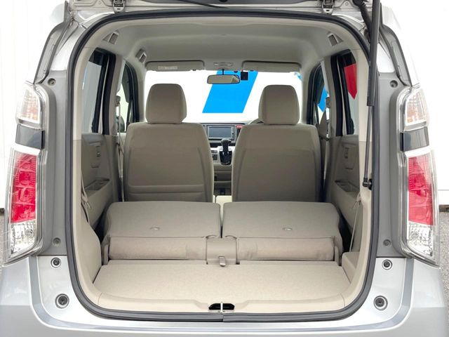 ���i�̂���������ʋ΁A���}���ɏ\���ȉ׎��X�y�[�X���m�ۂ��Ă���܂��B�Z�J���h�V�[�g��|���ƁA�傫�ȉו��̐ύڂ��\�ł���