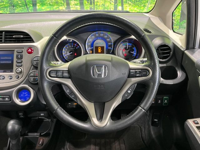 �y�����v�����X�e�A�����O�z�㎿�Ȋv���g�p���邱�ƂŁA��ɂ����������݂ƂĂ��^�]���₷���n���h���ł���