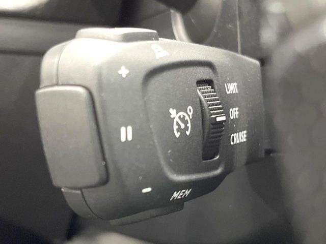 ●オートクルーズコントロール:高速道路や自動車専用道路等にて、定速巡航が可能となる便利な機能です。長距離移動の際でも疲れにくく便利にお使いいただけます♪