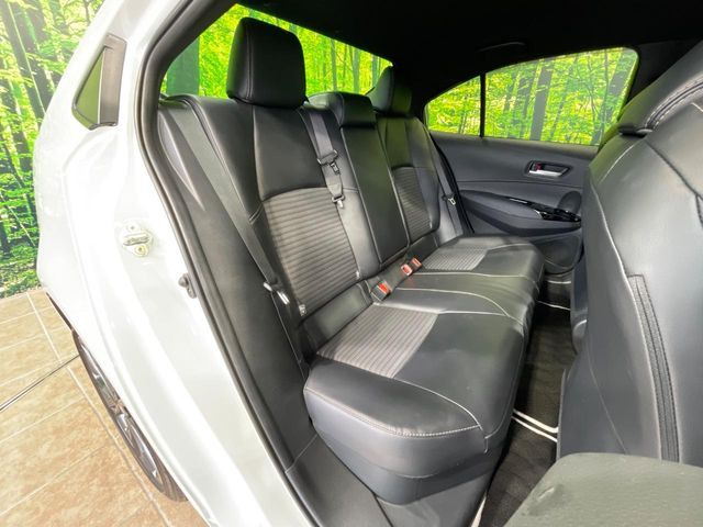 後部座席も気になるようなキズ・汚れやへたり等、大きなダメージはなく、良好な状態です。