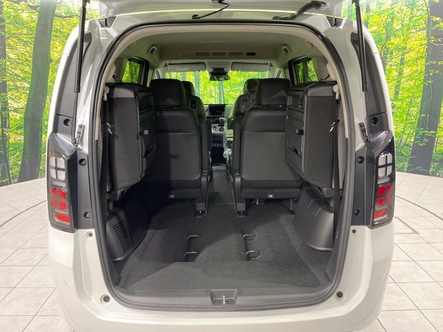 ���i�̂���������ʋ΁A���}���ɏ\���ȉ׎��X�y�[�X���m�ۂ��Ă���܂��B�Z�J���h�V�[�g��|���ƁA�傫�ȉו��̐ύڂ��\�ł���