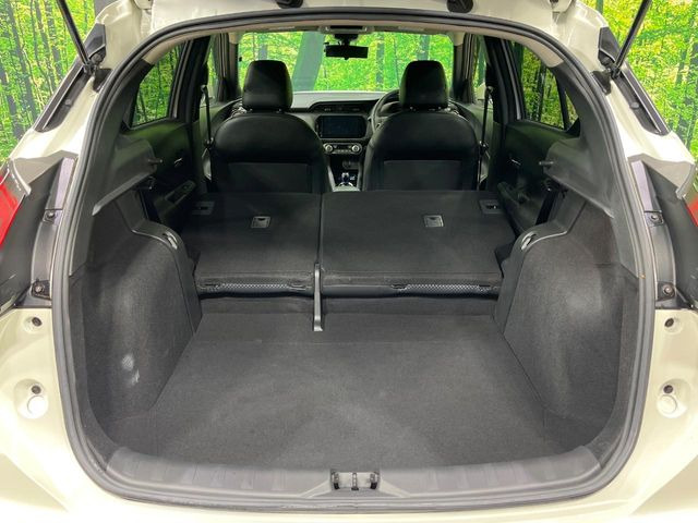 普段のお買い物や通勤、送迎等に十分な荷室スペースを確保しております。セカンドシートを倒すと、大きな荷物の積載も可能です♪