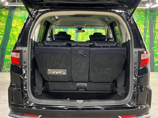 ���i�̂���������ʋ΁A���}���ɏ\���ȉ׎��X�y�[�X���m�ۂ��Ă���܂��B�Z�J���h�V�[�g��|���ƁA�傫�ȉו��̐ύڂ��\�ł���