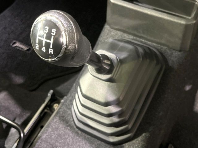 【フロア5速MT】走りの5速MT!!スポーティーな走行をお楽しみいただけます♪